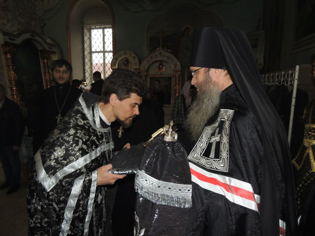 Преосвященный Елисей возглавил Чин Пассии в Покровском кафедральном соборе г. Урюпинска.