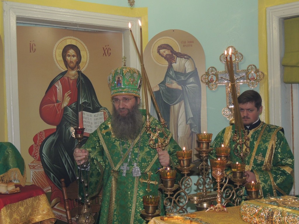 Божественная литургия в храме прп. Сергия Радонежского.