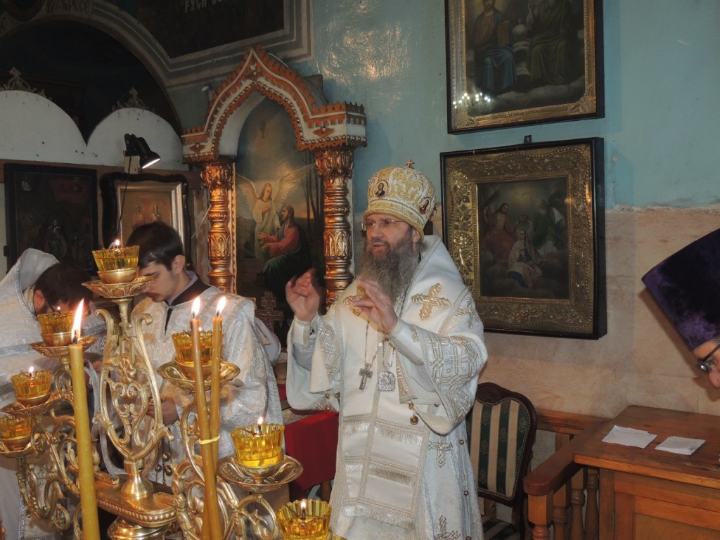Божественная литургия в Покровском кафедральном соборе.
