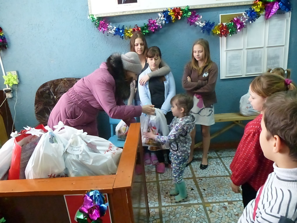 Благотворительные акции «Подарок под ёлку» и «Подарим детям радость!».