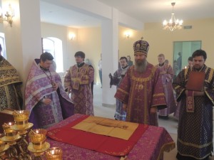 01 В день архиерейской хиротонии епископ Урюпинский и Новоаннинский Елисей, совершил Божественную литургию Преждеосвященных Даров.
