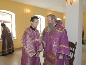 02 В день архиерейской хиротонии епископ Урюпинский и Новоаннинский Елисей, совершил Божественную литургию Преждеосвященных Даров.