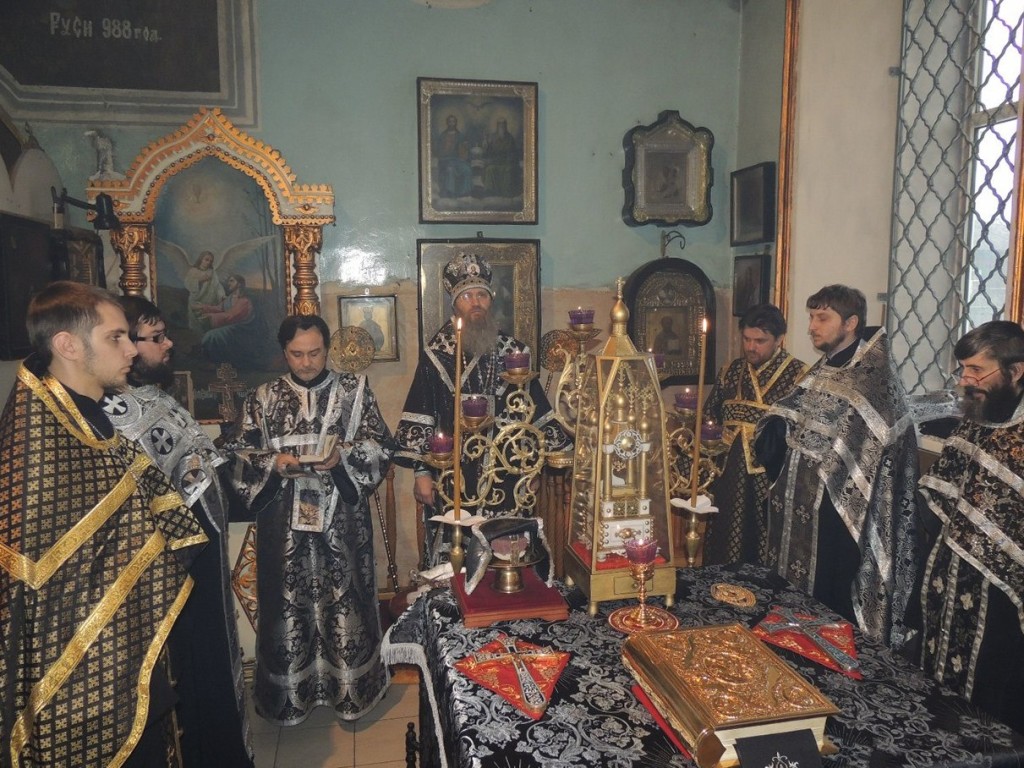 Вечернее богослужение с Чином Пассии, в Покровском кафедральном соборе.