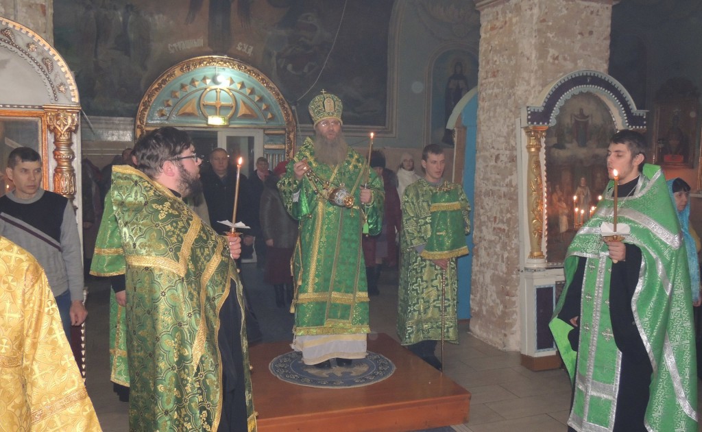 Полиелейное Вечернее богослужение в Покровском кафедральном соборе г. Урюпинска.