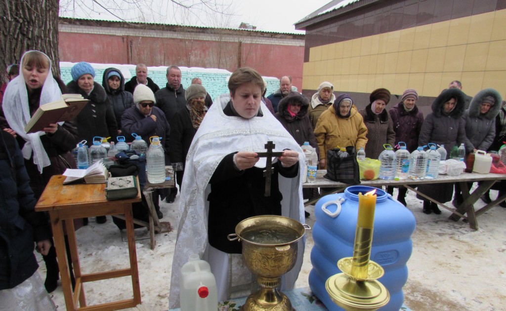 Уставное богослужение в храме прп. Сергия игумена Радонежского г. Урюпинска. (Крещенский сочельник)