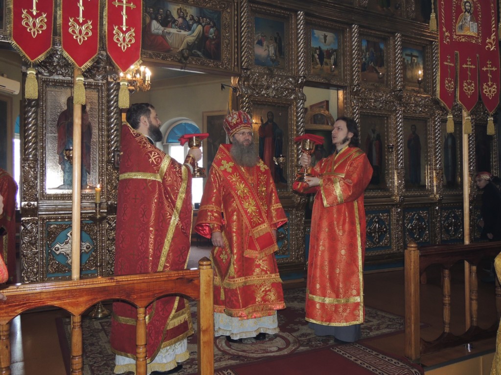 Божественная литургия в храме святителя Николая архиеп. Мир Ликийских чуд. в г. Михайловке.