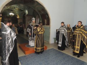 Вечернее богослужение с чином ПАССИИ в Покровском кафедральном соборе г. Урюпинска.