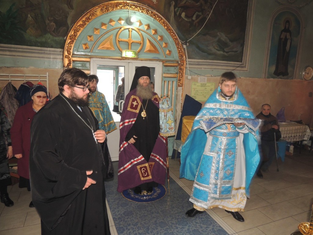 Божественная Литургия в кафедральном соборе в честь Покрова Пресвятой Богородицы г. Урюпинска.