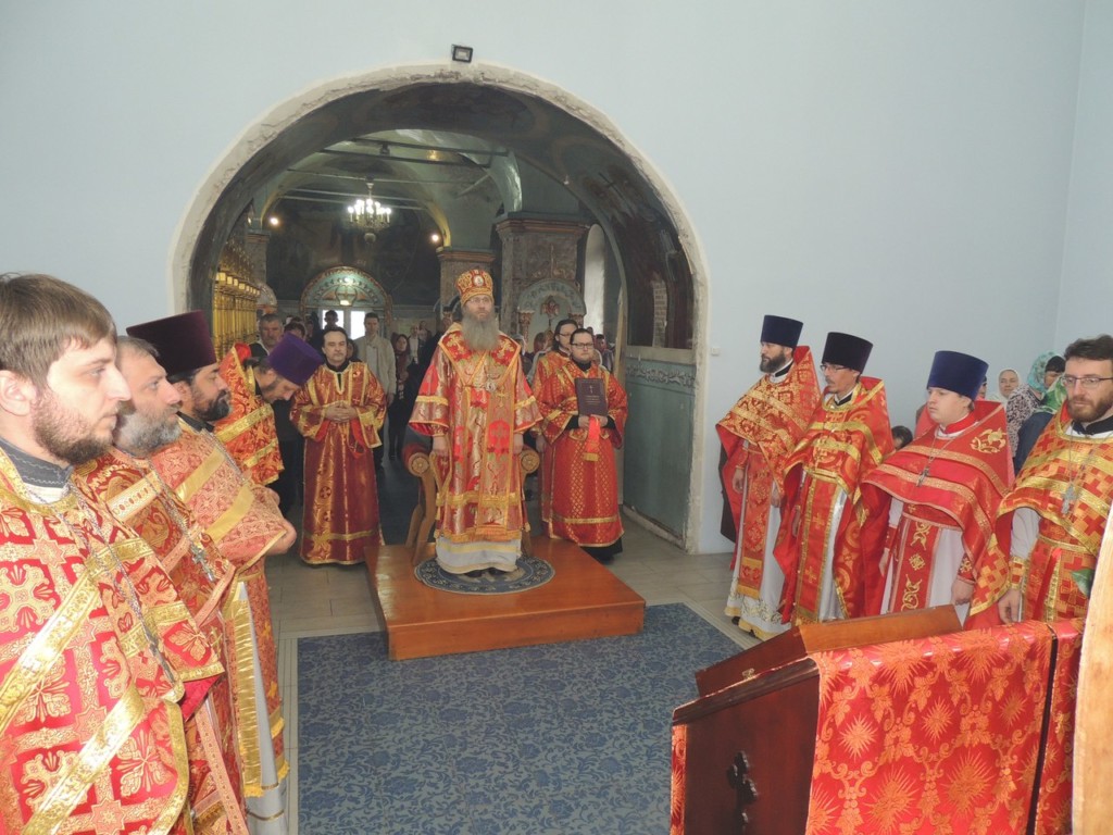 Чин освящения святых антиминсов и Божественную литургию в Покровском кафедральном соборе г. Урюпинска.