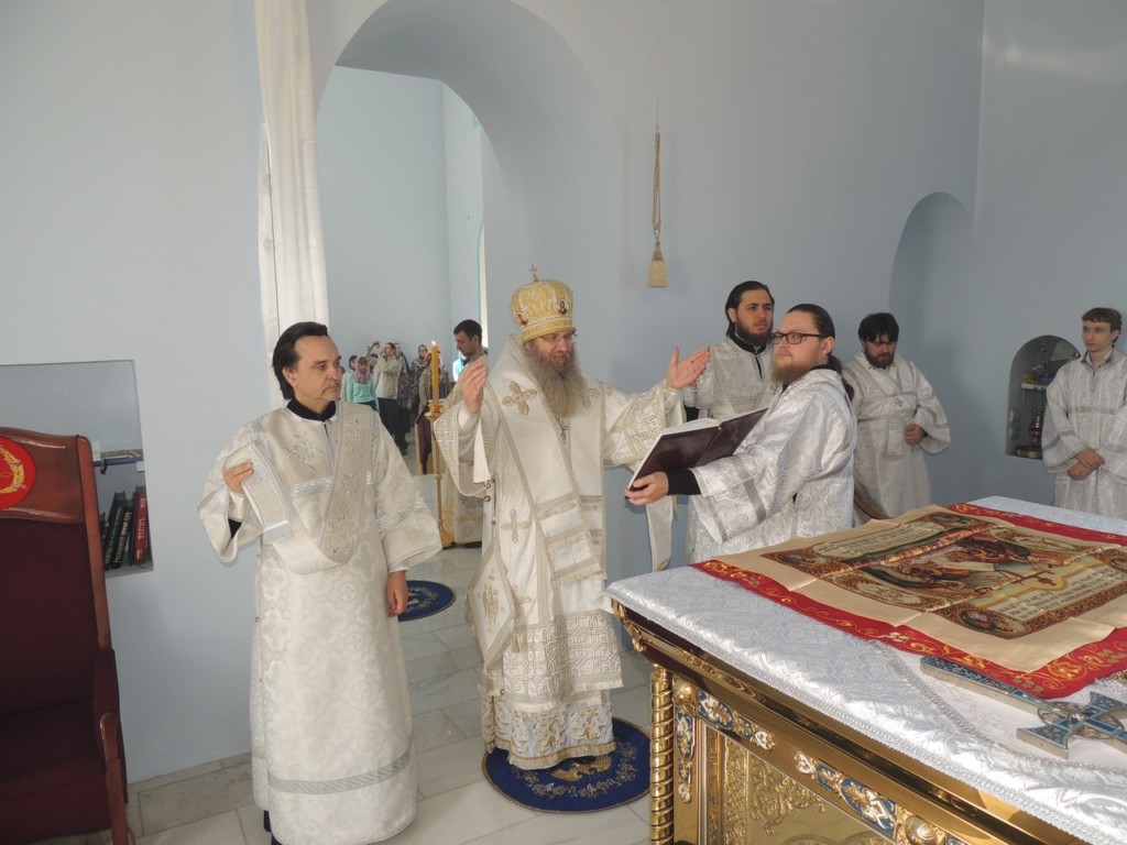 В Великую Субботу Епископ Елисей совершил Божественную Литургию в Покровском соборе г. Урюпинска.