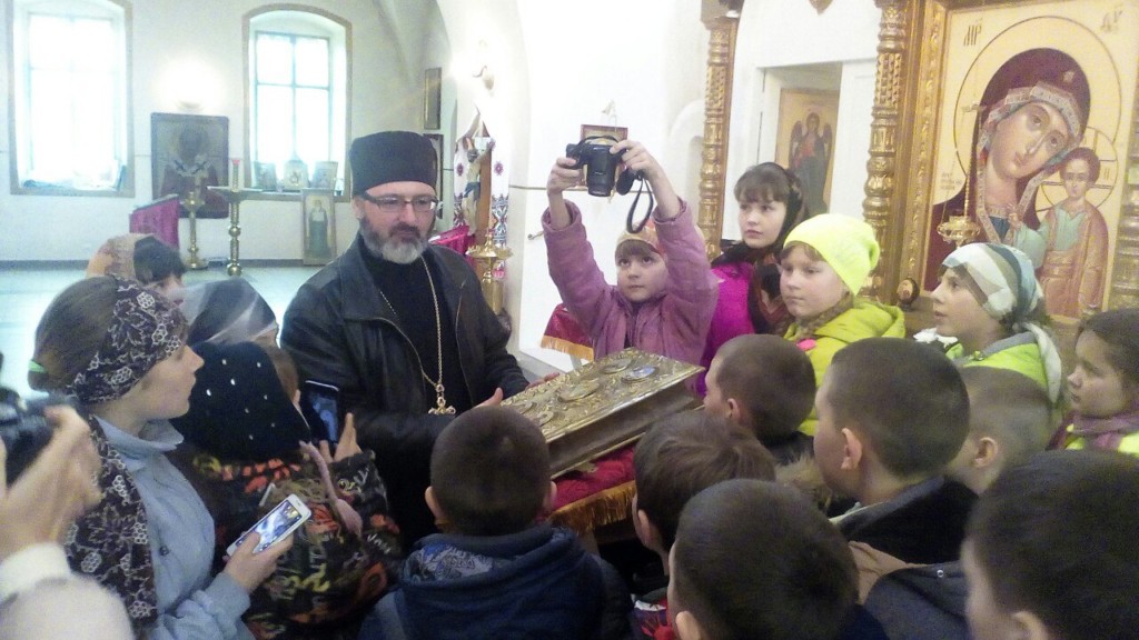 Школьники четвертых и пятых классов Салтынской школы посетили Сретенскую церковь в станице Михайловской.