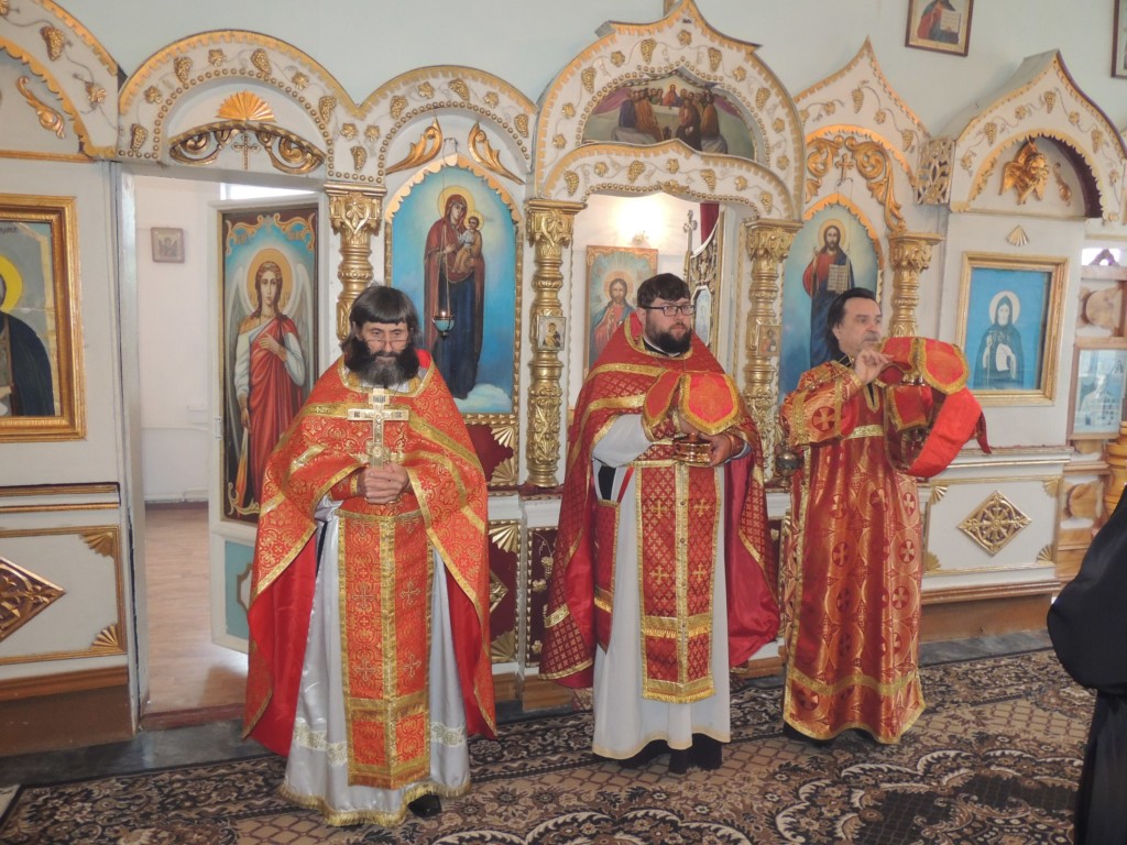 Божественная литургия в храме Архистратига Божия Михаила в ст. Добринской.