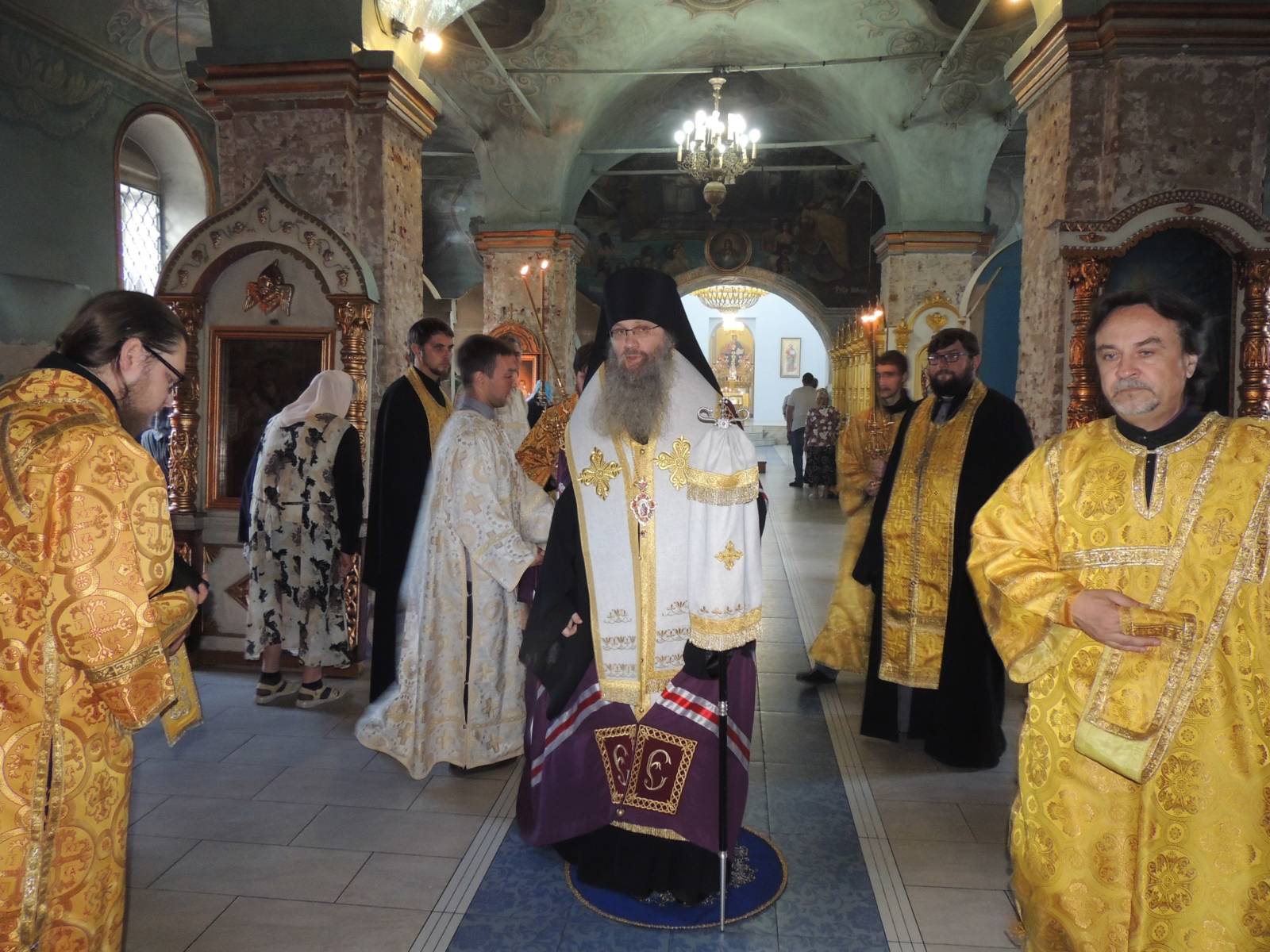 Служение епископа Елисея в канун 2- недели по Пятидесятнице Всех святых, в земле Русской просиявших.