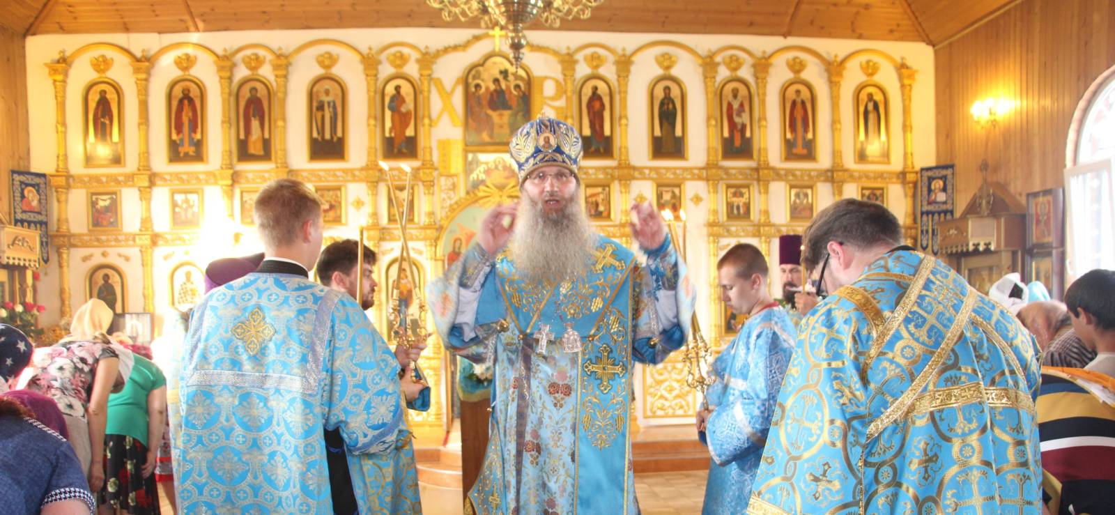 Служение епископа Елисея в канун празднования Казанской иконы Божией Матери.