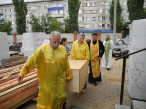  в г. Урюпинске встретили ковчег с мощами 54-х новомучеников и исповедников Российских