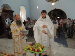 Праздничная Божественная литургия и чин освящения плодов нового урожая
