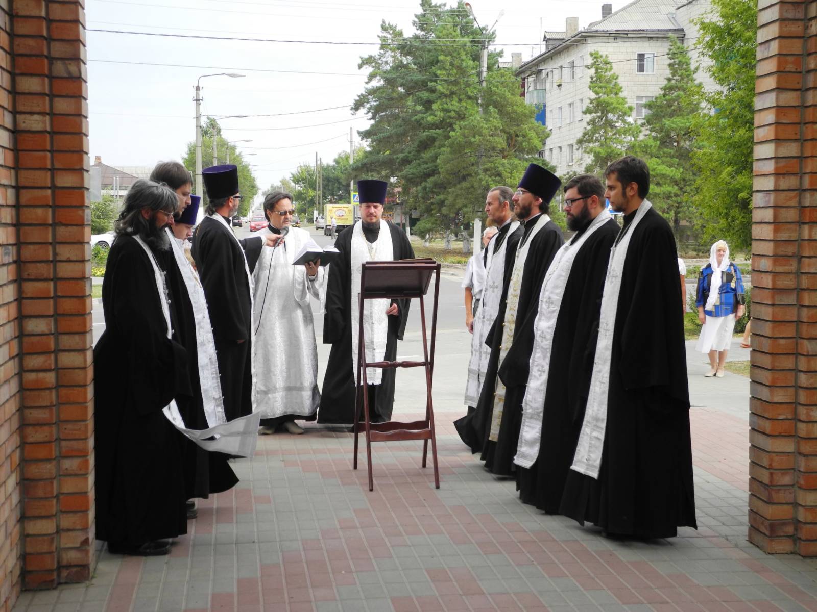 В Урюпинске молитвенно почтили память жертв массовых бомбардировок Сталинграда в годы Великой Отечественной войны.