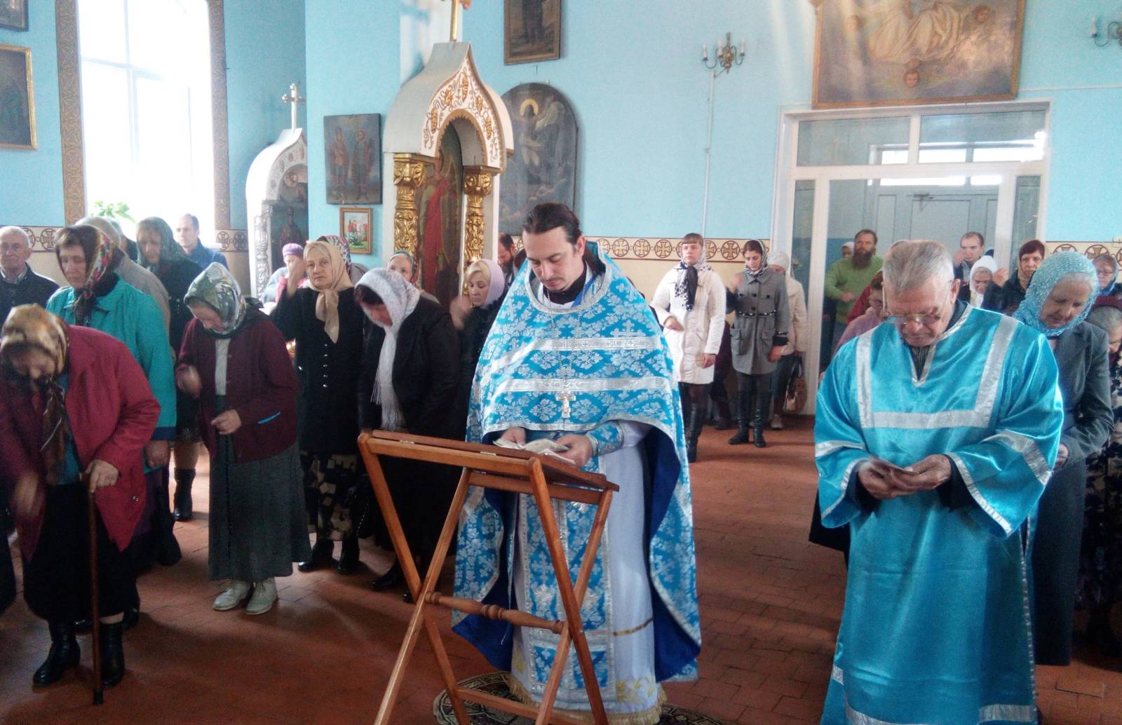 Божественная литургия в храме Рождества Пресвятой Богородицы г. Фролово.