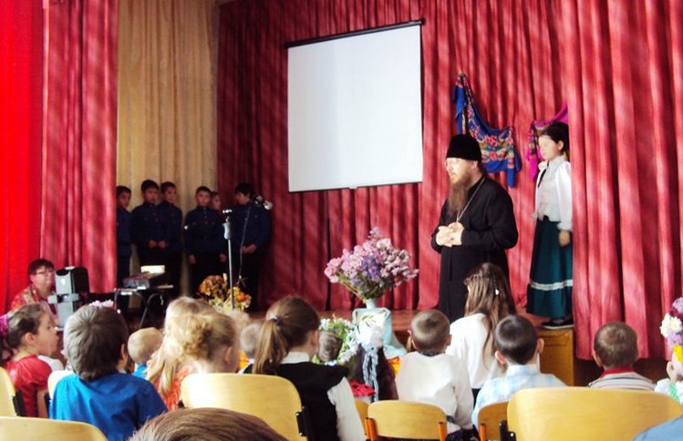В Безымянской школе отпраздновали Покров Пресвятой Богородицы.