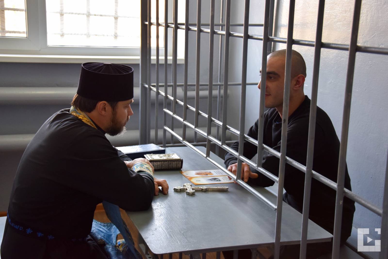 Иерей Алексий Муркин посетил изолятор временного содержания подозреваемых и обвиняемых в г. Михайловка.