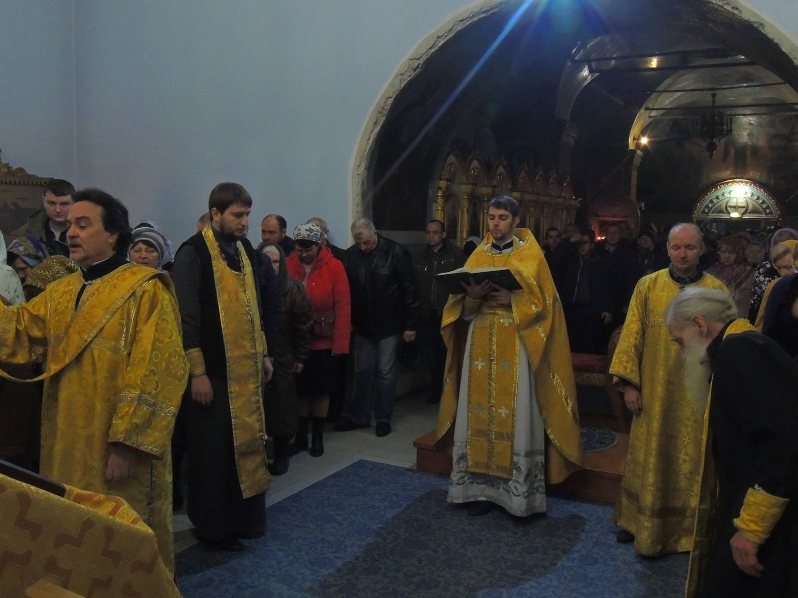 Праздничная Божественная литургия в Покровском кафедральном соборе г. Урюпинска.