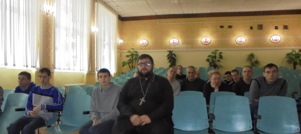 Иерей Кирилл Щеголев посетил психоневрологический интернат в х. Ольшанке.