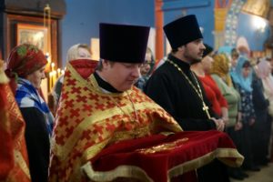 Божественная литургия в храме Святых новомучеников в г. Волжском