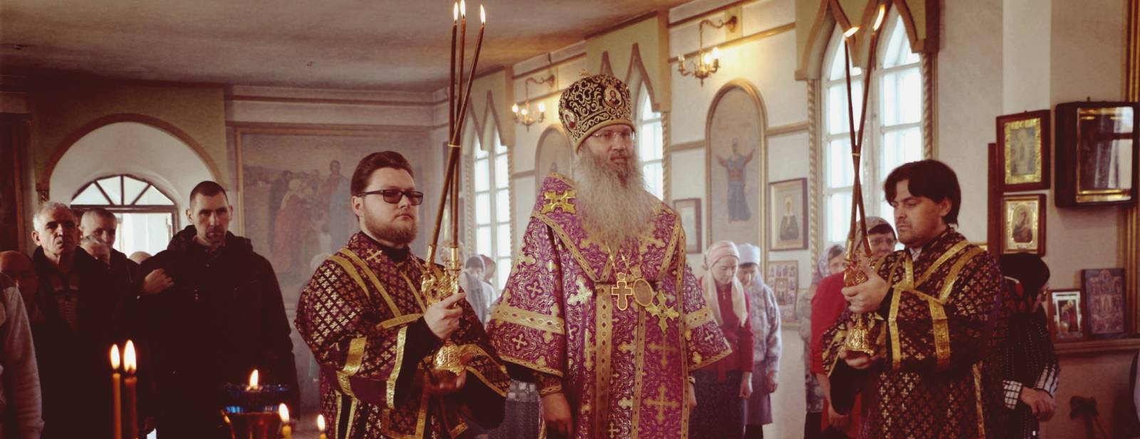 Божественная литургию в храме Архистратига Божия Михаила в х. Алексиковском.