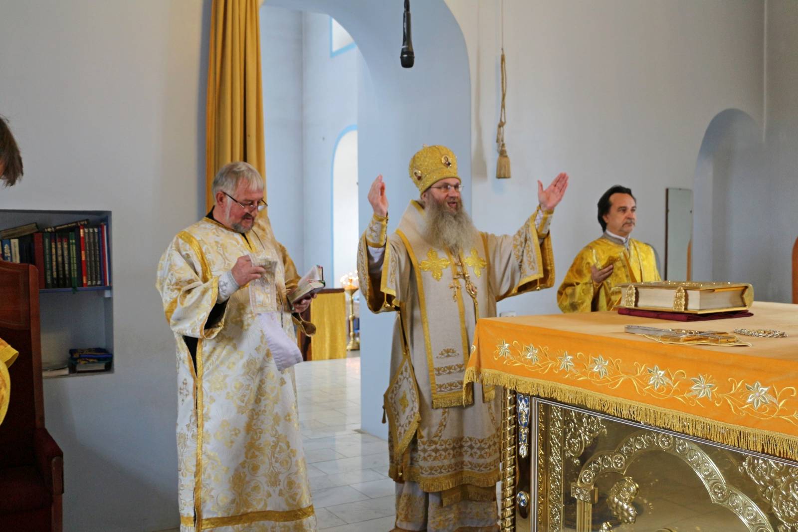 Служение епископа Елисея в день памяти Прп. Онуфрия Великого (IV). Прп. Петра Афонского.