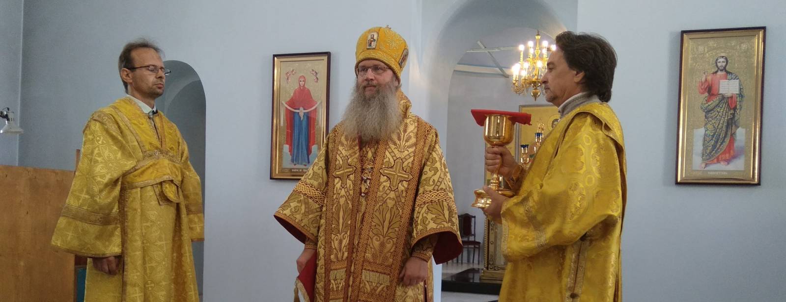 Божественную литургию в Покровском кафедральном соборе г. Урюпинска.