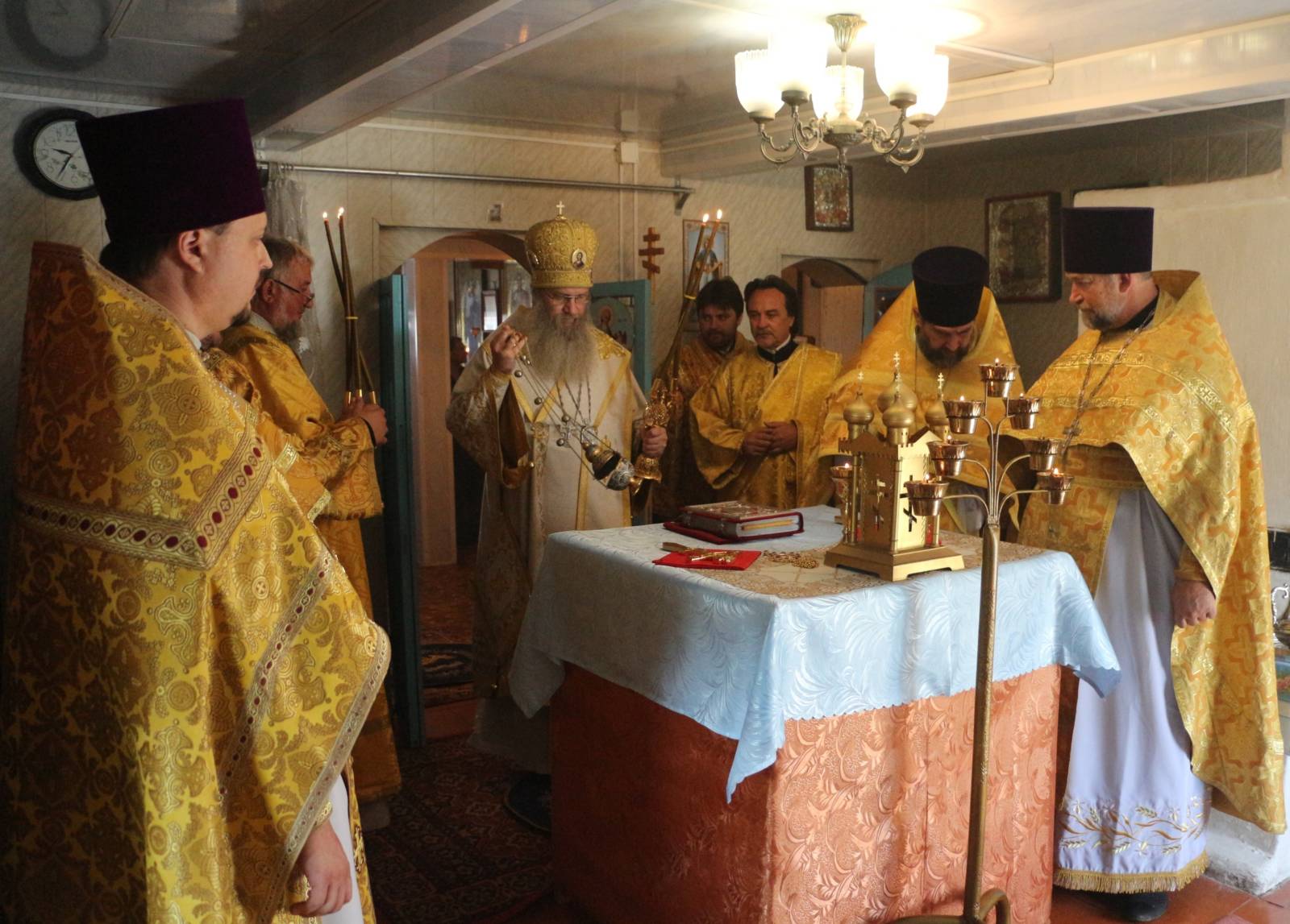 В День памяти Перенесение мощей прп. Феодосия Печерского.