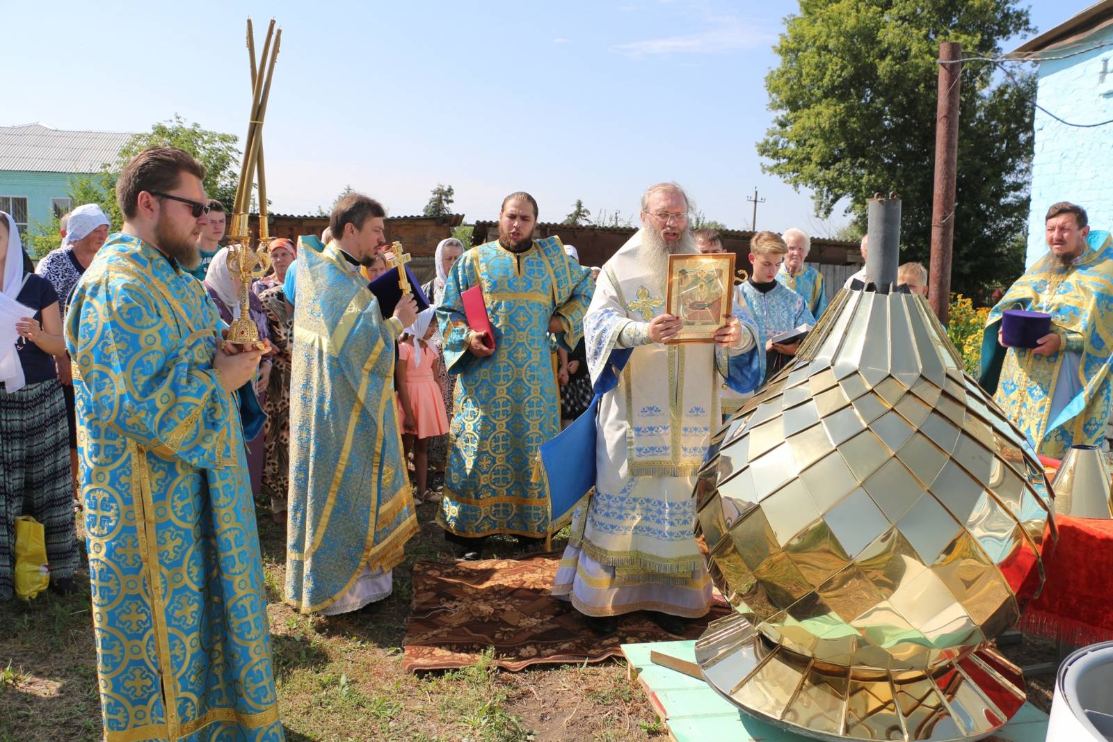 В День празднования иконы Божией Матери Всецарица