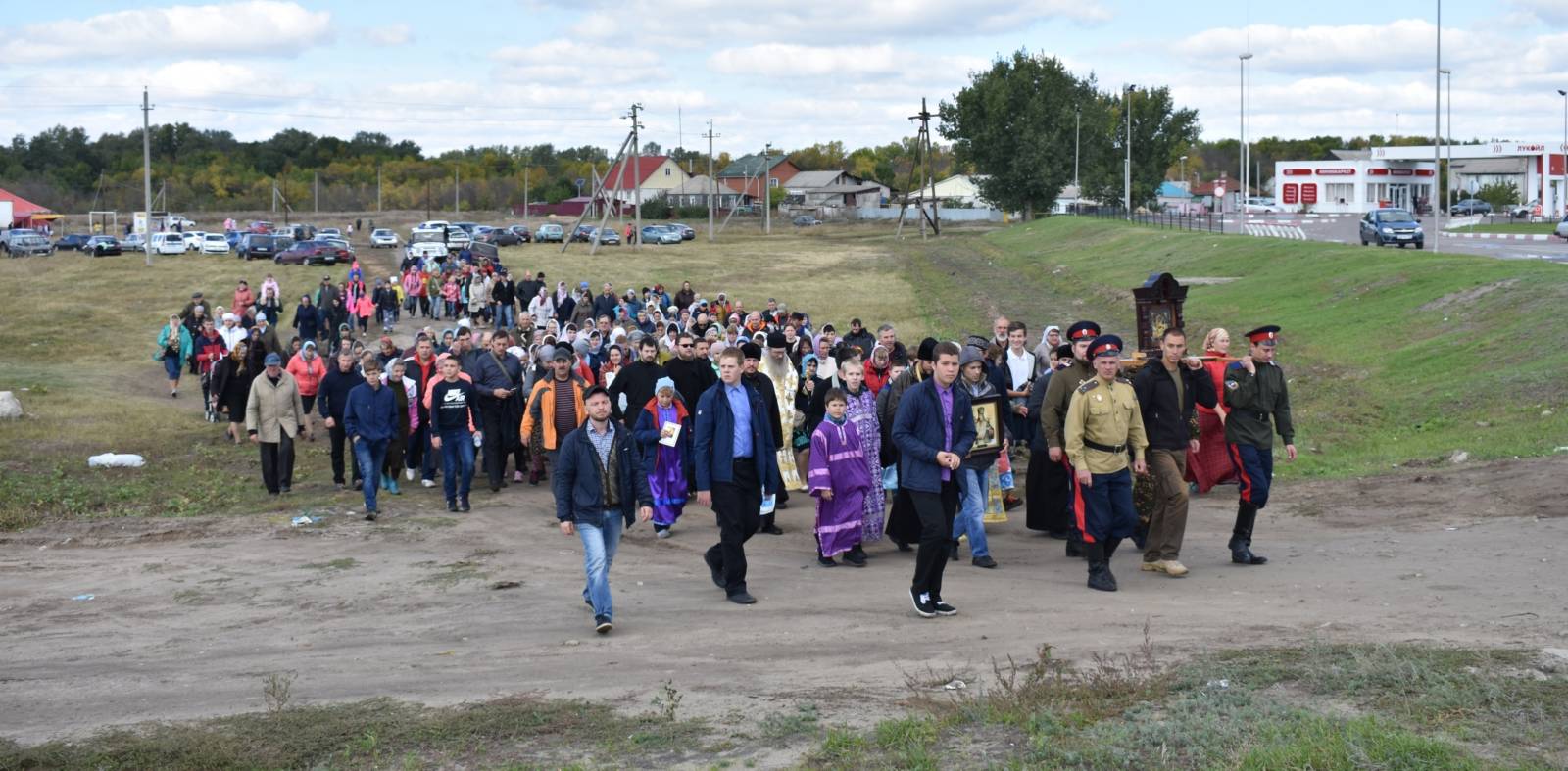 Осенний крестный ход вокруг города Урюпинска.