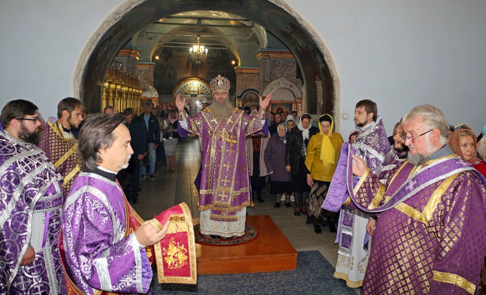 В День празднования Воздви́жения Честно́го и Животворящего Креста Господня.