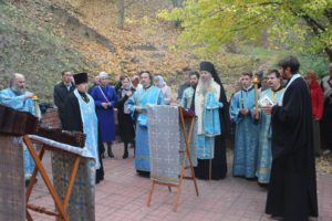 Молебен с акафистом Урюпинской иконе на святом источнике