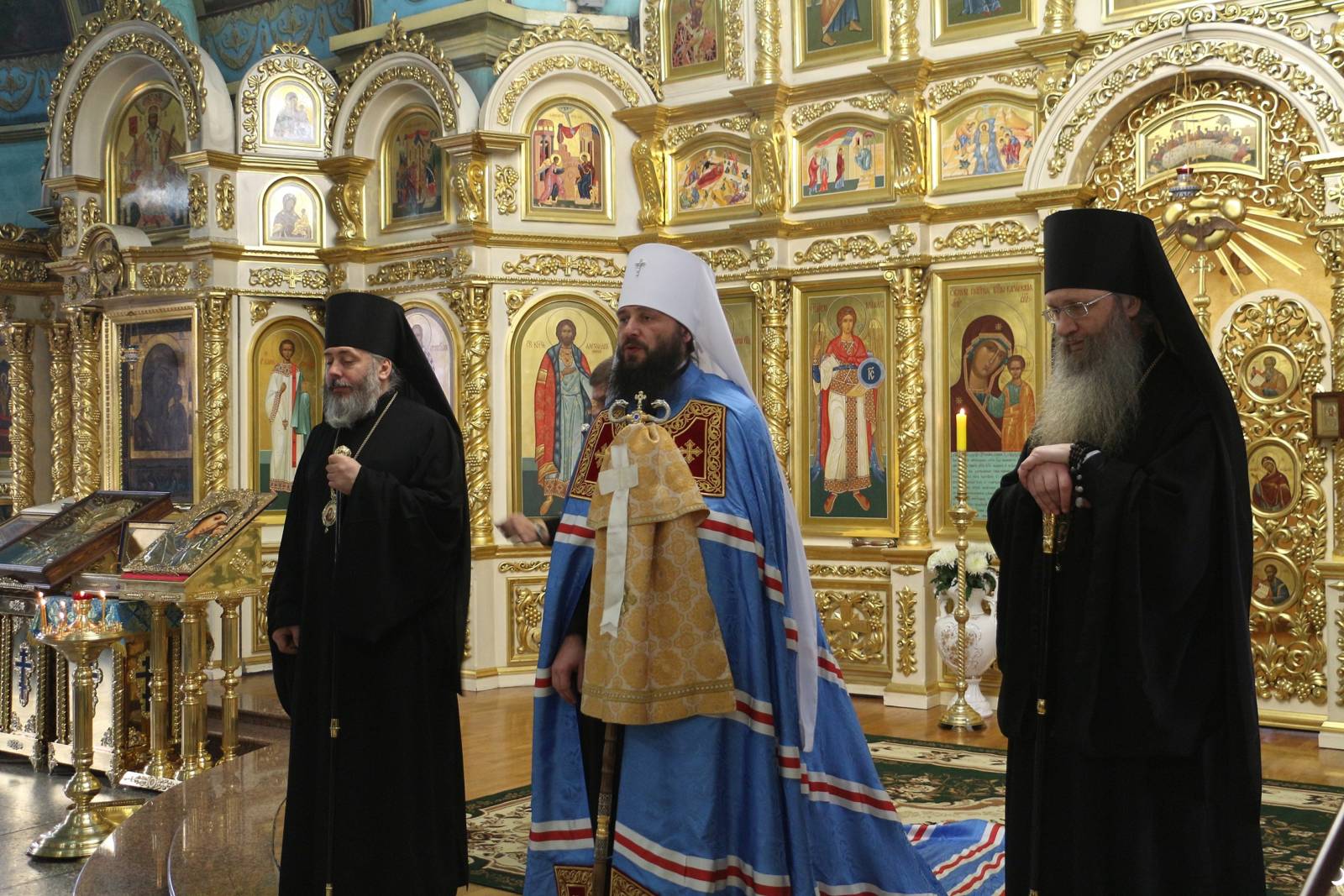 В День празднования Собора Вселенских учителей и святителей Василия Великого, Григория Богослова и Иоанна Златоустого. В День празднования Собора Вселенских учителей и святителей Василия Великого, Григория Богослова и Иоанна Златоустого.