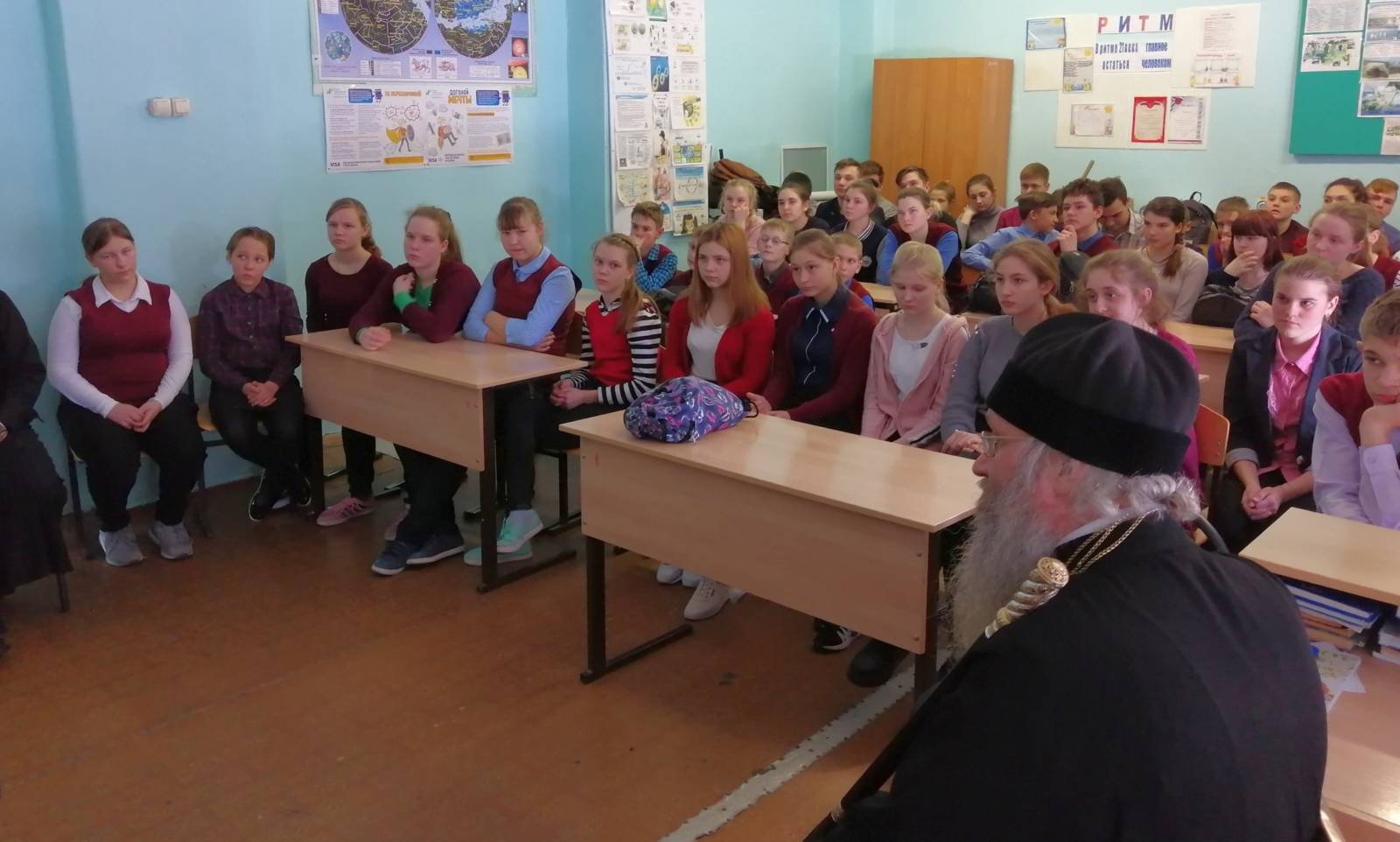 Епископ Урюпинский и Новоаннинский Елисей посетил Упорниковский лицей.
