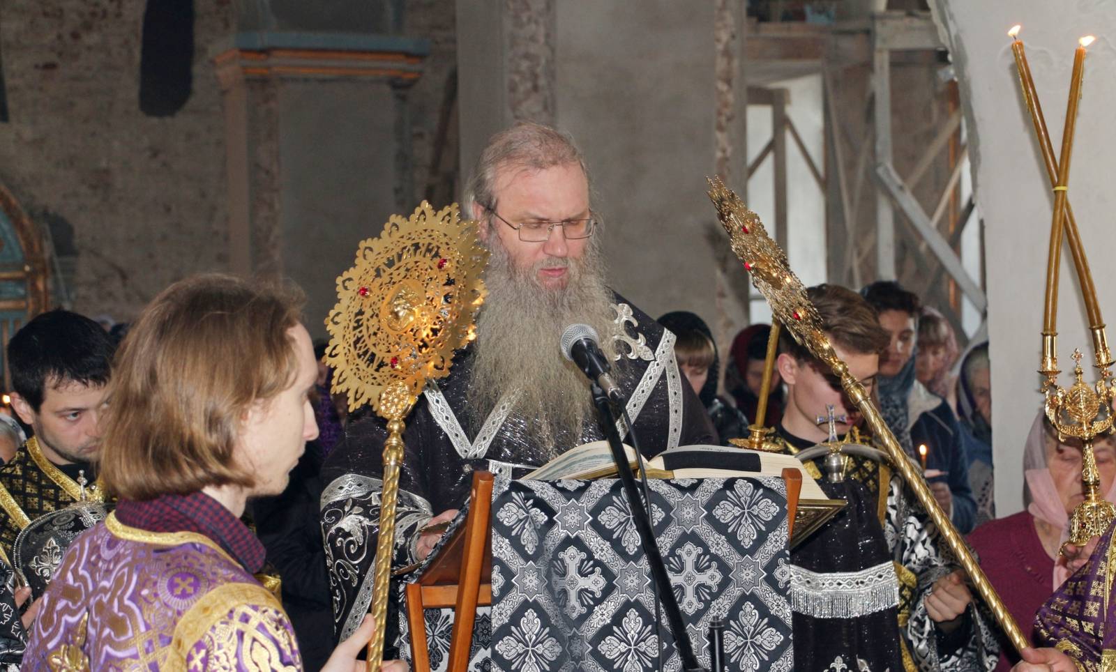 В канун Великой Пятницы Страстной седмицы.