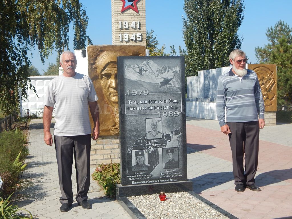 В Красном Яру освятили памятник «афганцам»