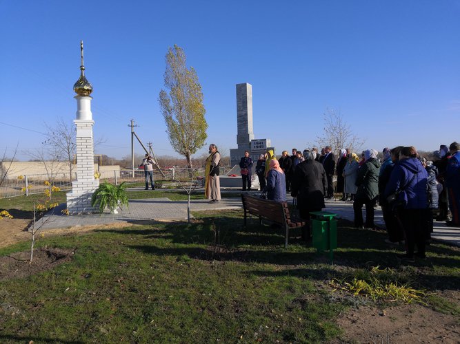 Освящение часовенного столпа в Етеревке