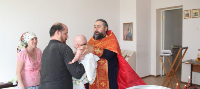 Крещение малышей в приюте «Виктория»