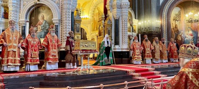 Глава Урюпинской епархии сослужил Святейшему Патриарху