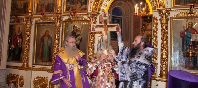 Епископ Елисей сослужил митрополиту Барнаульскому и Алтайскому Сергию в канун Воздвижения Креста Господня