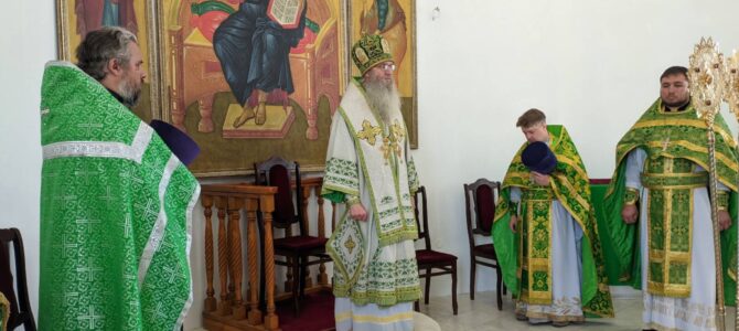 День памяти свт. Луки исп., архиеп. Симферопольского. Божественная литургия в Покровском кафедральном соборе г. Урюпинска