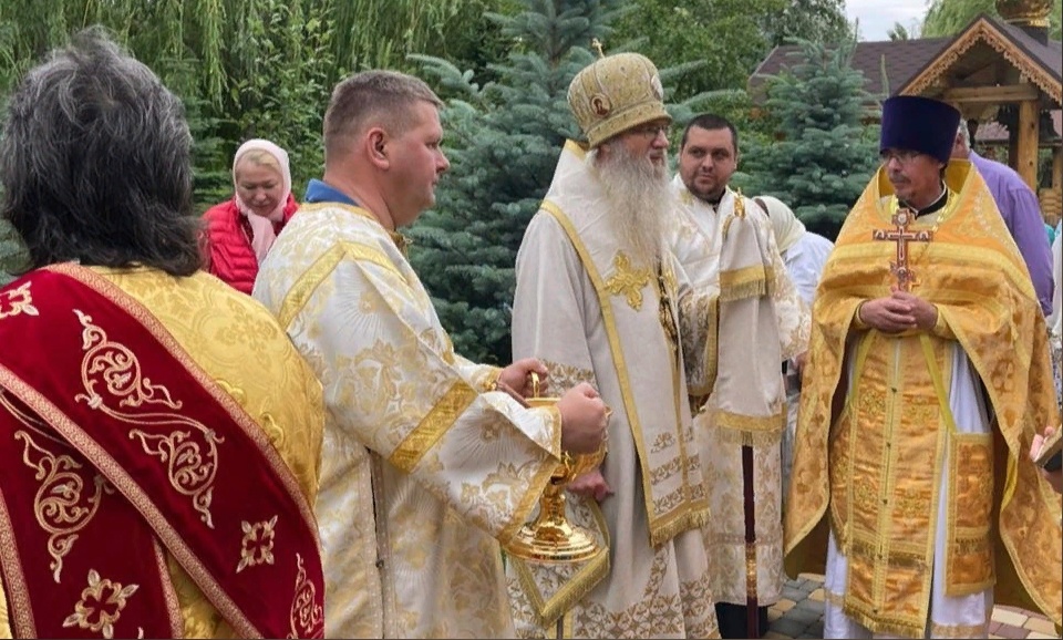 Неделя Всех Святых.  Божественная литургия в храме Всех Святых в с. Захаровка, Ольховского района.