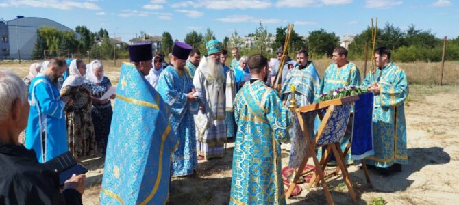 Божественная литургия в строящемся храме Благовещение Пресвятой Богородицы и иконы Божией Матери Всецарицы в г. Жирновске (район Фока)